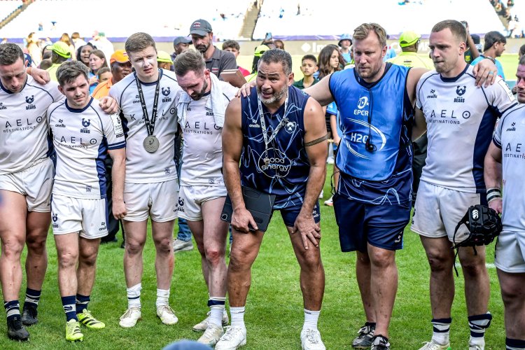 Bristol Bears head coach Pat Lam huddles with his team after a match.