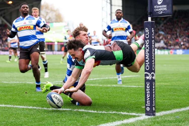 Cadan Murley of Harlequins scores a try against Cape Town Stormers during the European Rugby Champions Cup.